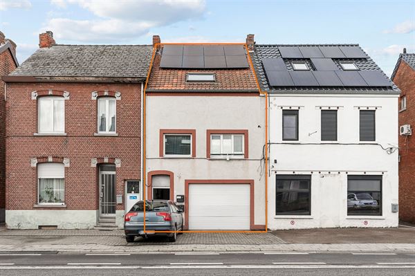 TE RENOVEREN WONING MET BOVENLIGGEND APPARTEMENT GELEGEN TE HEPPEN