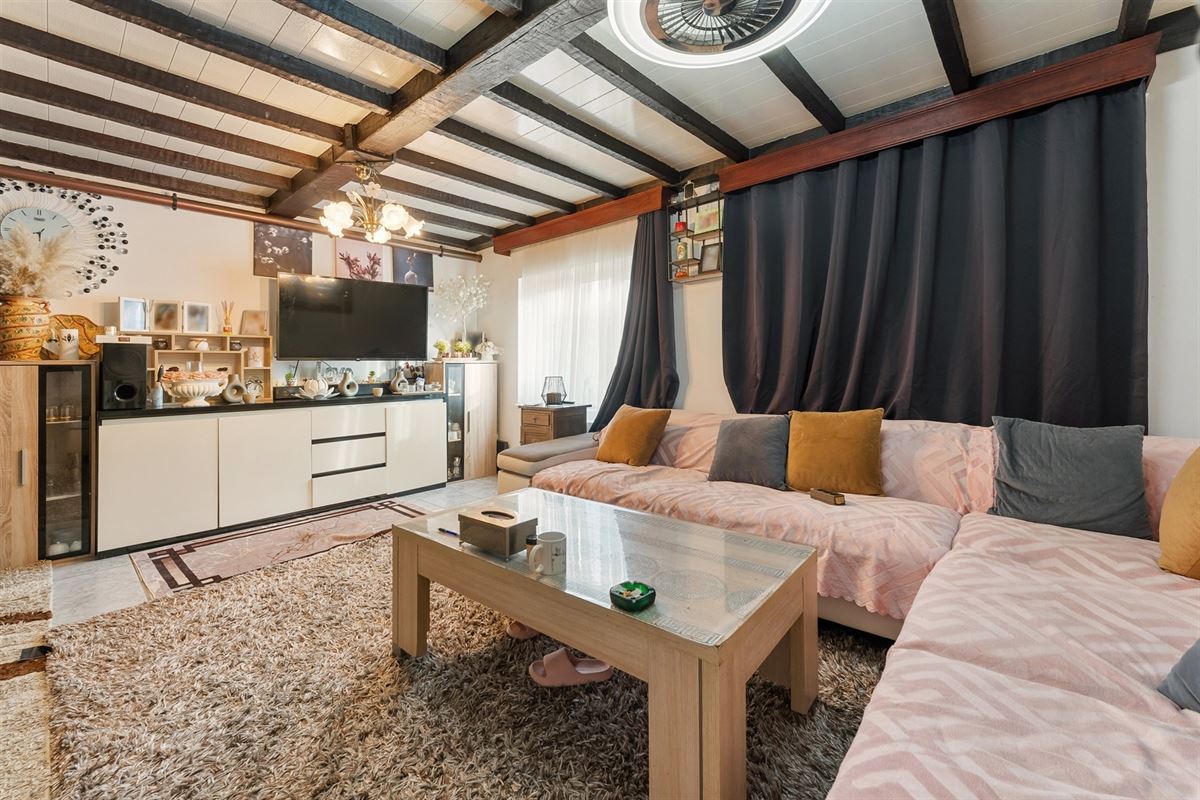 TE RENOVEREN WONING MET BOVENLIGGEND APPARTEMENT GELEGEN TE HEPPEN