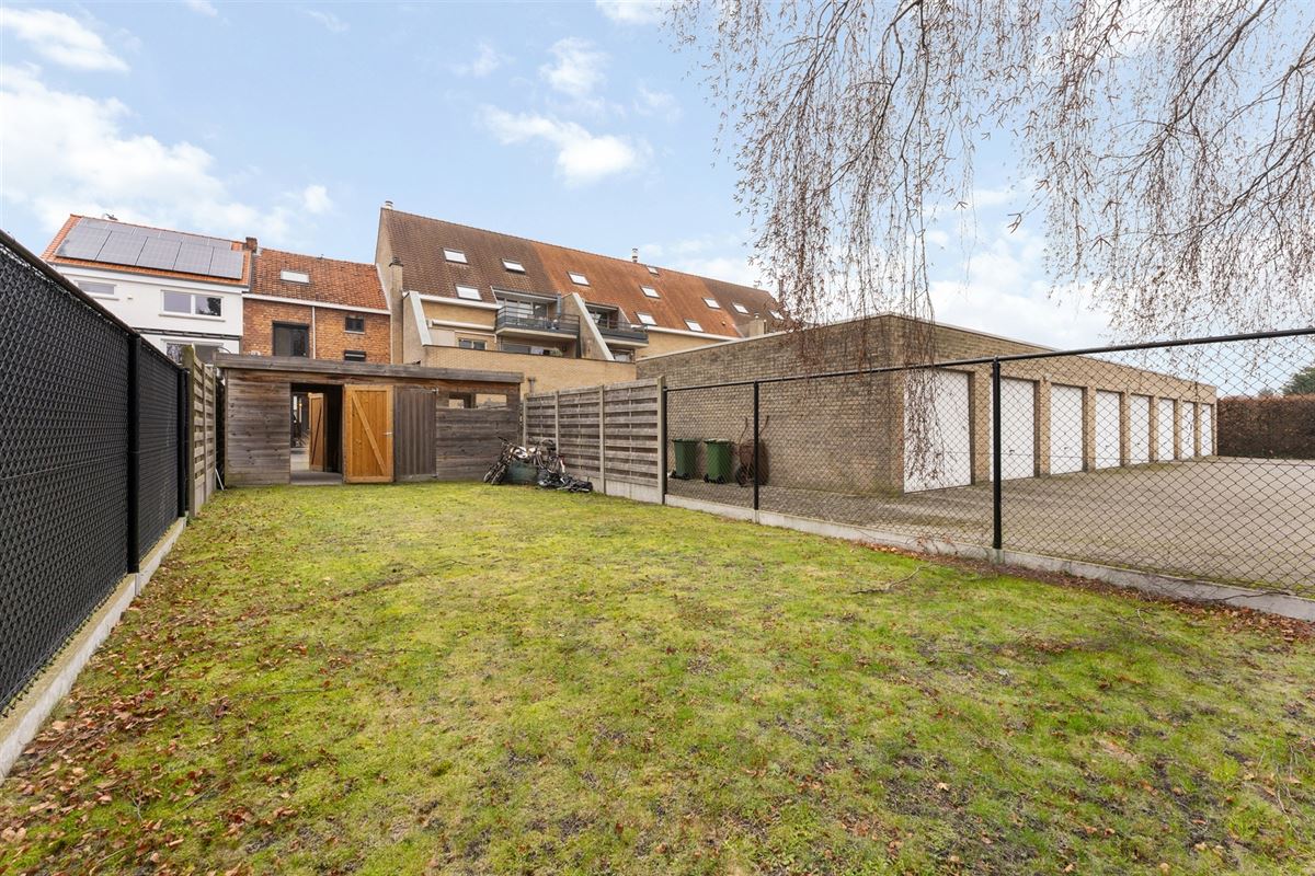 KNAP GERENOVEERDE WONING (175M²) MET 4 SLAAPKAMERS EN LEUKE STADSTUIN TE HASSELT