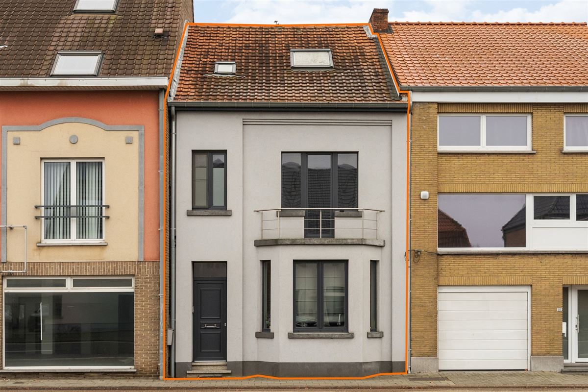 KNAP GERENOVEERDE WONING (175M²) MET 4 SLAAPKAMERS EN LEUKE STADSTUIN TE HASSELT