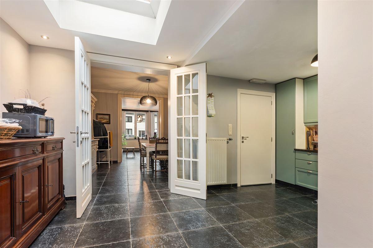 KNAP GERENOVEERDE WONING (175M²) MET 4 SLAAPKAMERS EN LEUKE STADSTUIN TE HASSELT