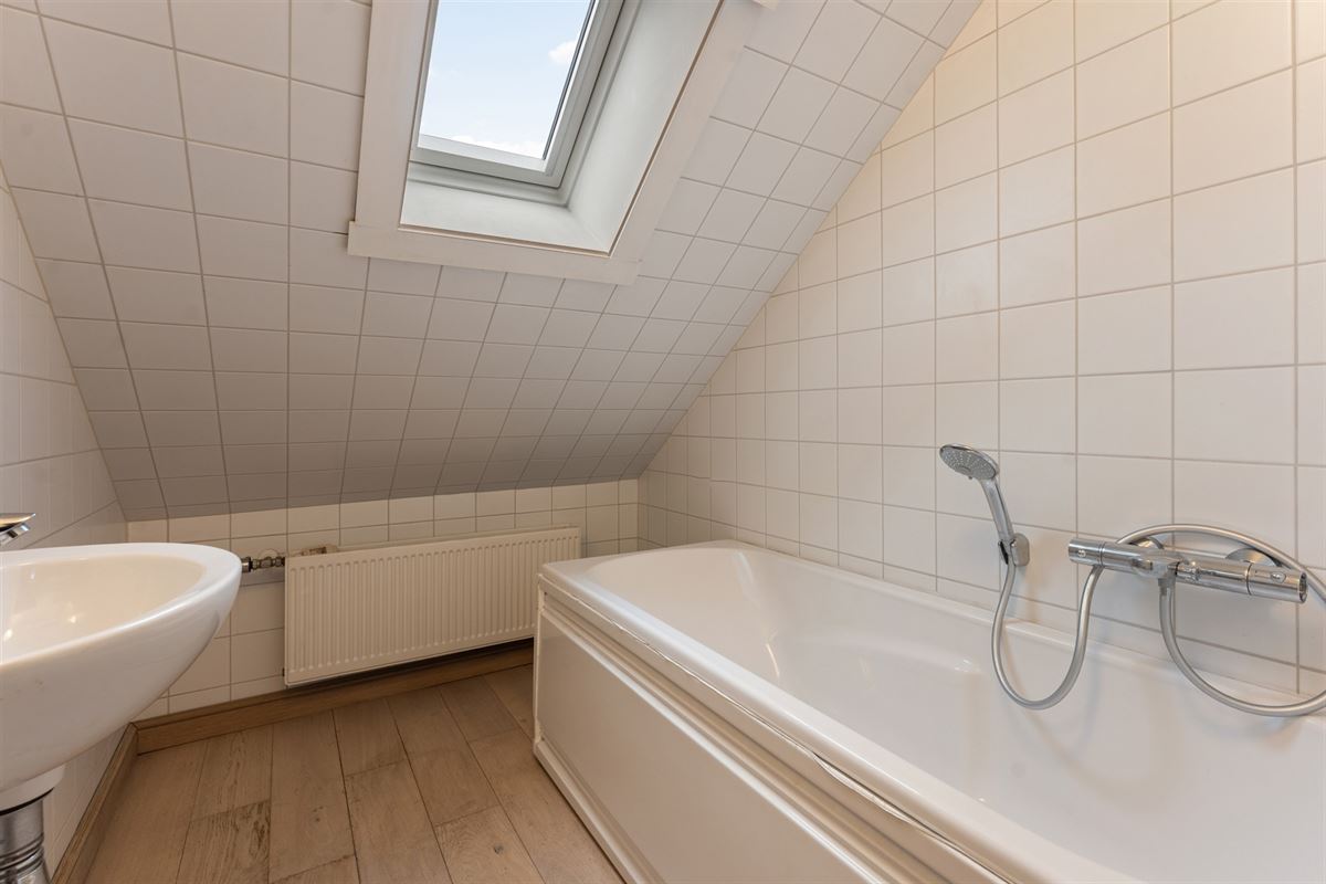 KNAP GERENOVEERDE WONING (175M²) MET 4 SLAAPKAMERS EN LEUKE STADSTUIN TE HASSELT