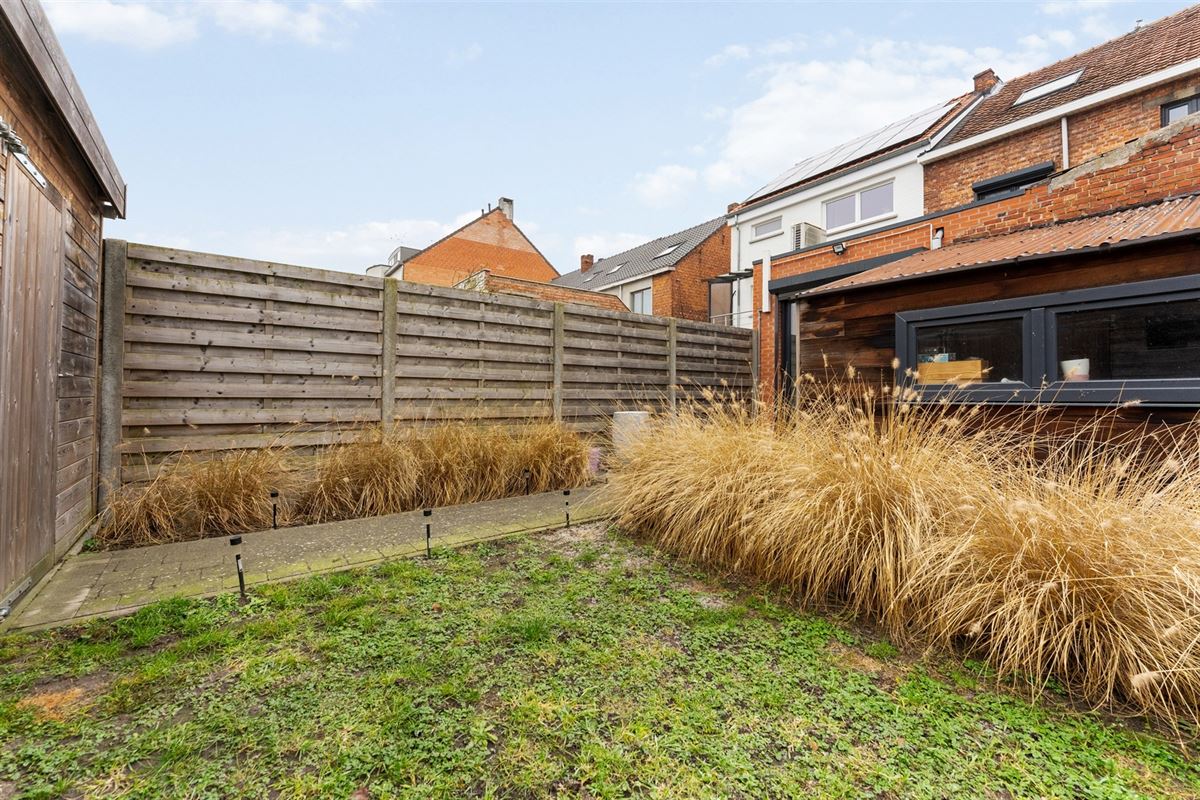 KNAP GERENOVEERDE WONING (175M²) MET 4 SLAAPKAMERS EN LEUKE STADSTUIN TE HASSELT