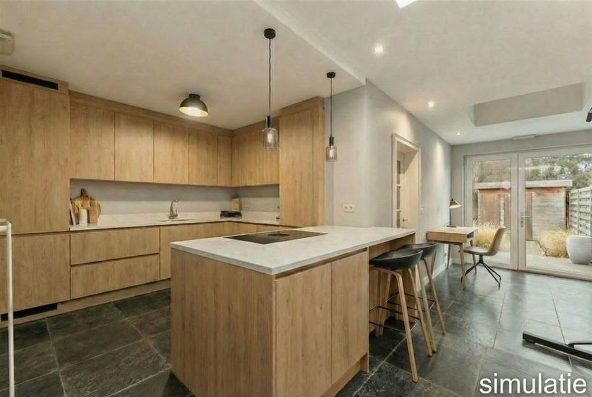 KNAP GERENOVEERDE WONING (175M²) MET 4 SLAAPKAMERS EN LEUKE STADSTUIN TE HASSELT