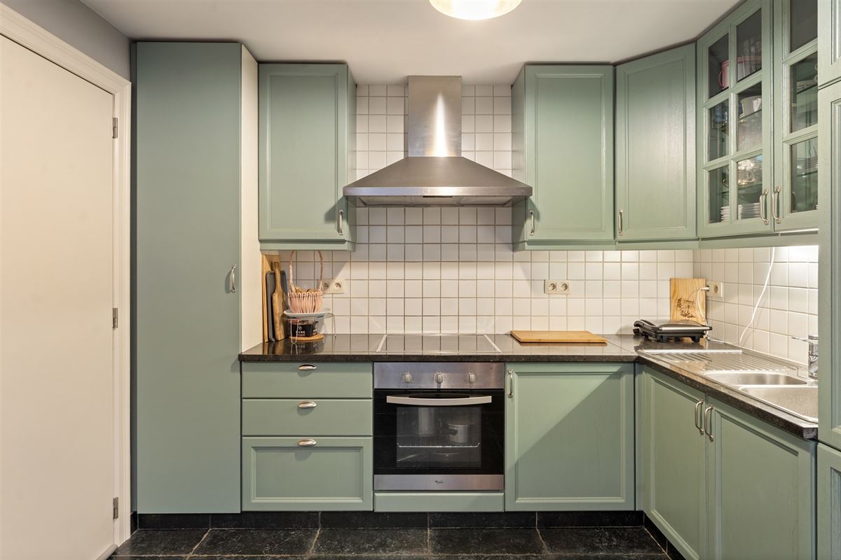 KNAP GERENOVEERDE WONING (175M²) MET 4 SLAAPKAMERS EN LEUKE STADSTUIN TE HASSELT