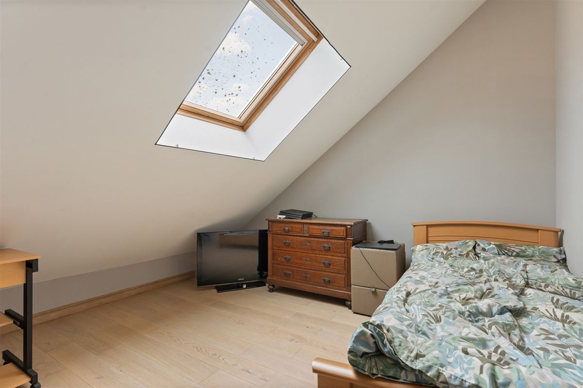 KNAP GERENOVEERDE WONING (175M²) MET 4 SLAAPKAMERS EN LEUKE STADSTUIN TE HASSELT