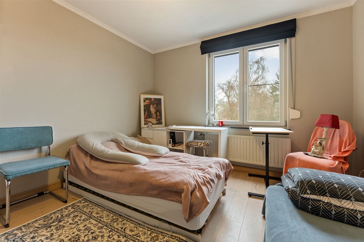 KNAP GERENOVEERDE WONING (175M²) MET 4 SLAAPKAMERS EN LEUKE STADSTUIN TE HASSELT
