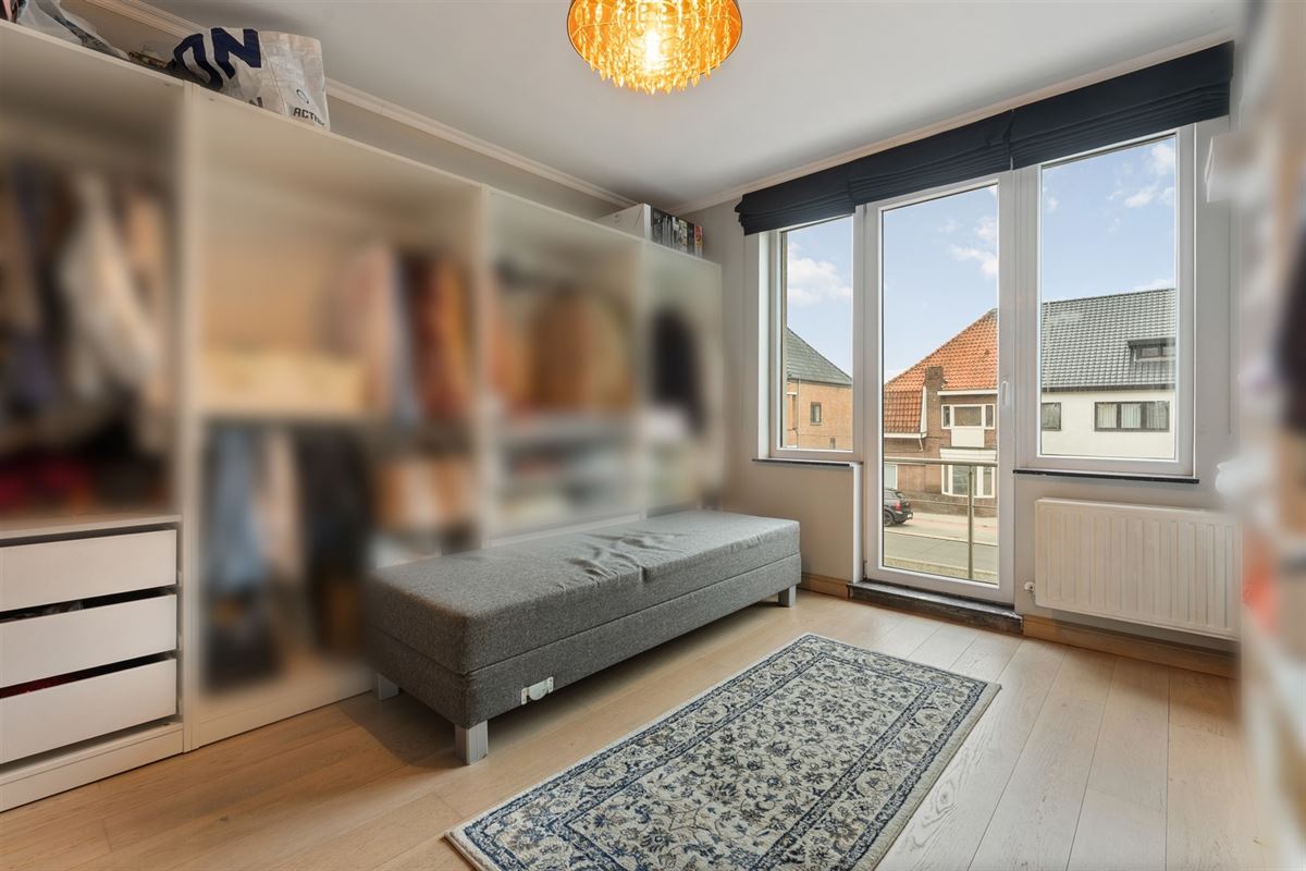 KNAP GERENOVEERDE WONING (175M²) MET 4 SLAAPKAMERS EN LEUKE STADSTUIN TE HASSELT