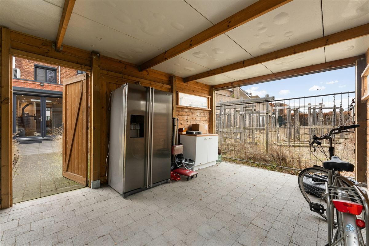 KNAP GERENOVEERDE WONING (175M²) MET 4 SLAAPKAMERS EN LEUKE STADSTUIN TE HASSELT