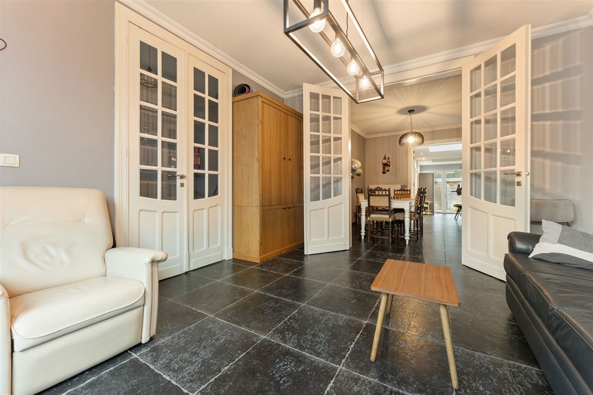 KNAP GERENOVEERDE WONING (175M²) MET 4 SLAAPKAMERS EN LEUKE STADSTUIN TE HASSELT