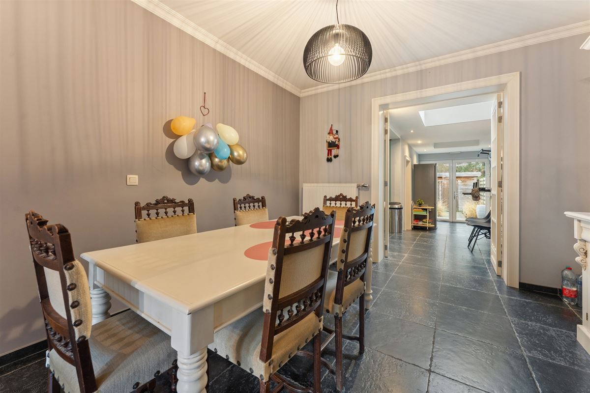 KNAP GERENOVEERDE WONING (175M²) MET 4 SLAAPKAMERS EN LEUKE STADSTUIN TE HASSELT