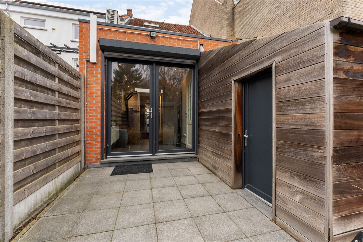 KNAP GERENOVEERDE WONING (175M²) MET 4 SLAAPKAMERS EN LEUKE STADSTUIN TE HASSELT