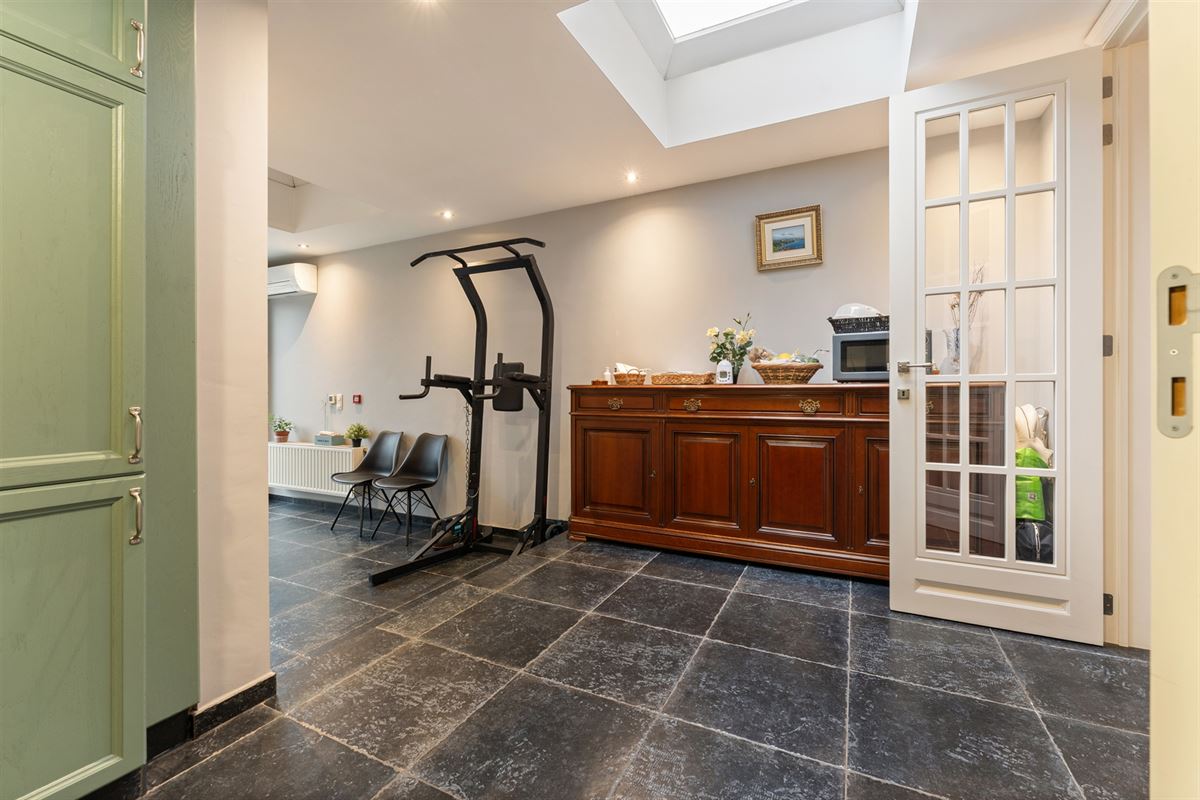KNAP GERENOVEERDE WONING (175M²) MET 4 SLAAPKAMERS EN LEUKE STADSTUIN TE HASSELT