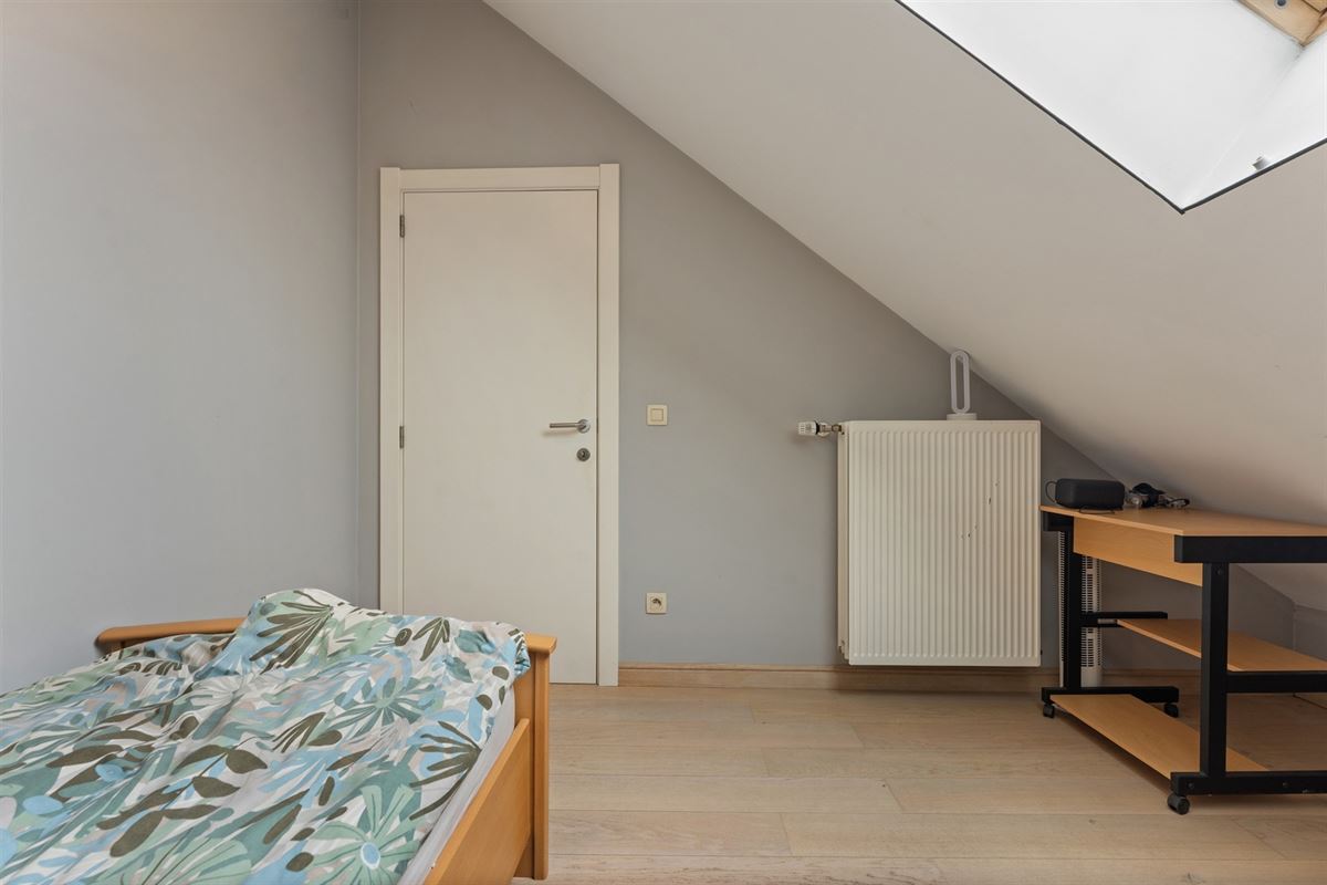 KNAP GERENOVEERDE WONING (175M²) MET 4 SLAAPKAMERS EN LEUKE STADSTUIN TE HASSELT