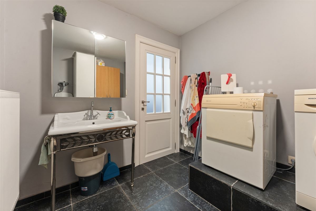 KNAP GERENOVEERDE WONING (175M²) MET 4 SLAAPKAMERS EN LEUKE STADSTUIN TE HASSELT