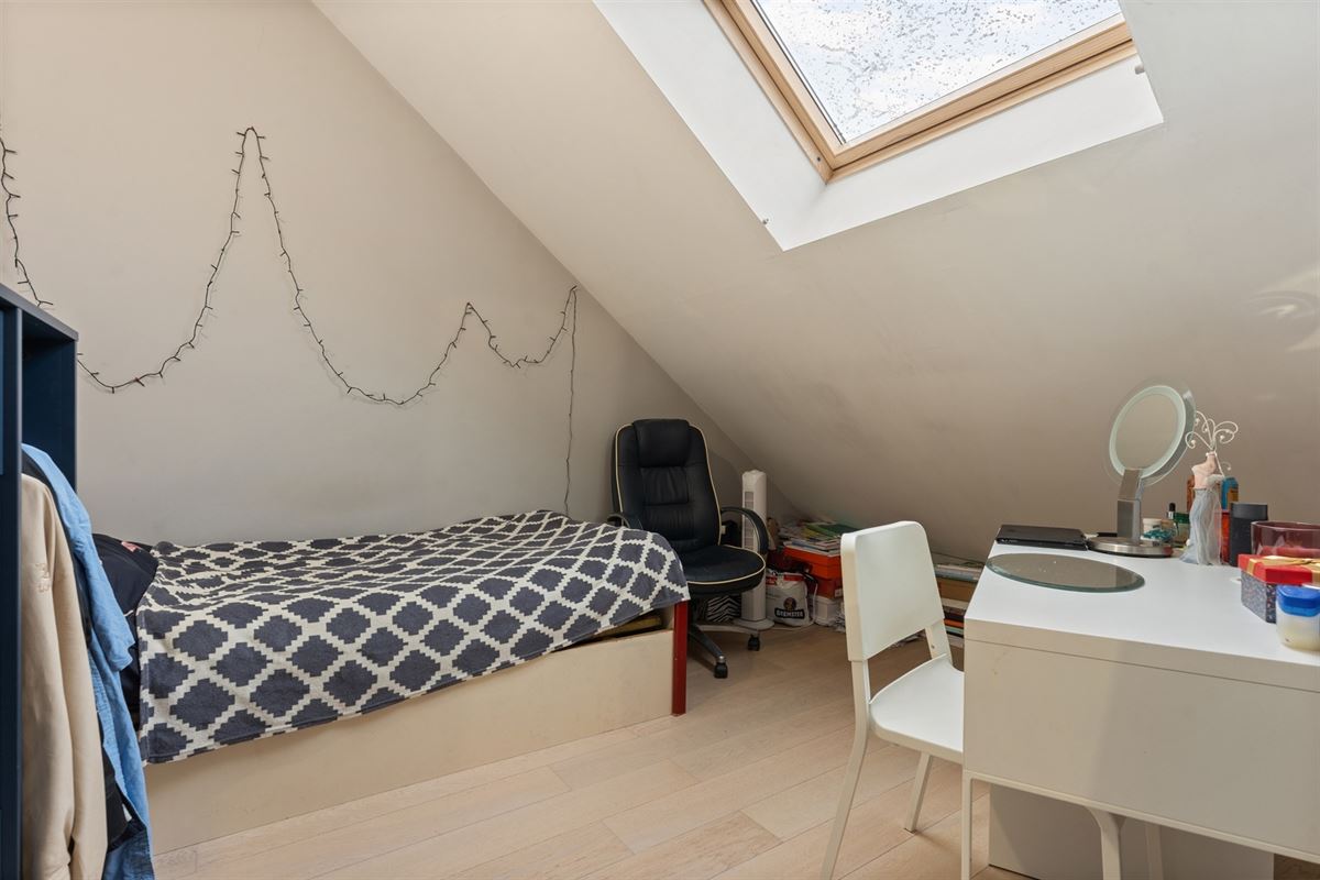 KNAP GERENOVEERDE WONING (175M²) MET 4 SLAAPKAMERS EN LEUKE STADSTUIN TE HASSELT