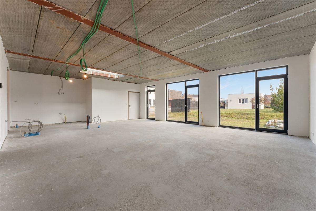 AF TE WERKEN RUIME WONING (222M²) MET 2 SLAAPKAMERS EN TUIN MET TUINKAMER OP 6A 81CA TE PAAL