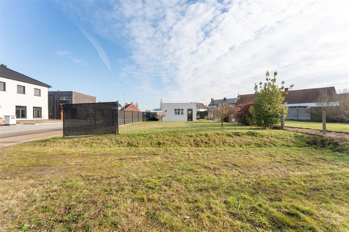 AF TE WERKEN RUIME WONING (222M²) MET 2 SLAAPKAMERS EN TUIN MET TUINKAMER OP 6A 81CA TE PAAL