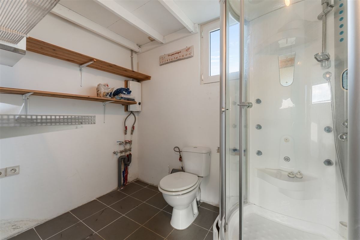 AF TE WERKEN RUIME WONING (222M²) MET 2 SLAAPKAMERS EN TUIN MET TUINKAMER OP 6A 81CA TE PAAL