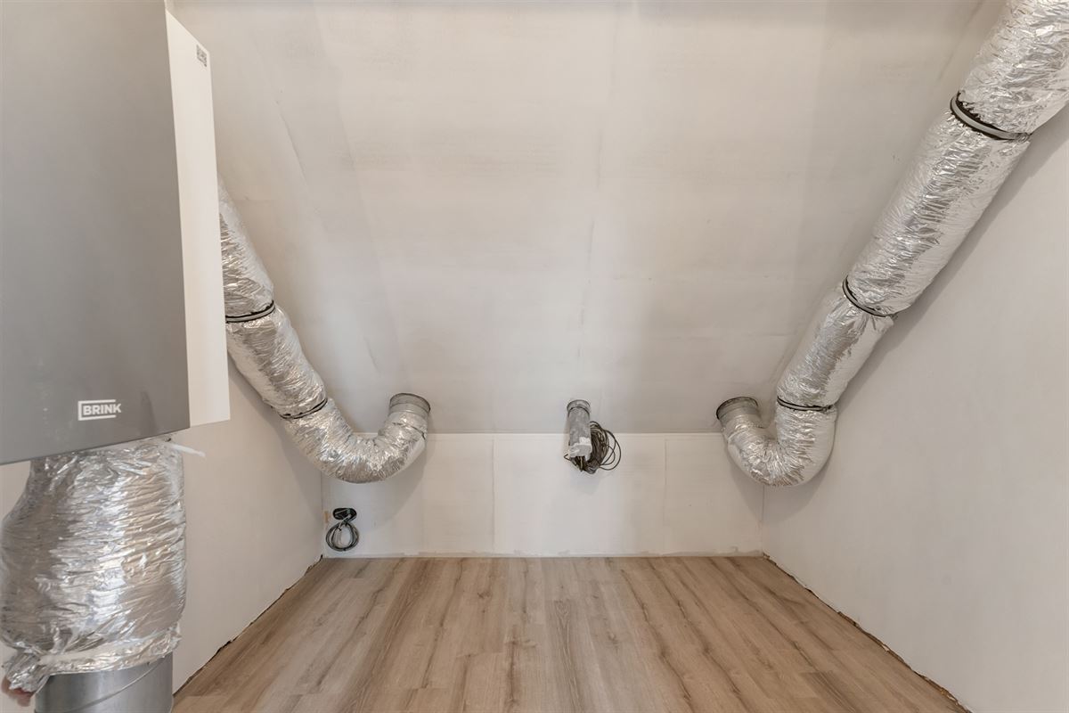 AF TE WERKEN RUIME WONING (222M²) MET 2 SLAAPKAMERS EN TUIN MET TUINKAMER OP 6A 81CA TE PAAL