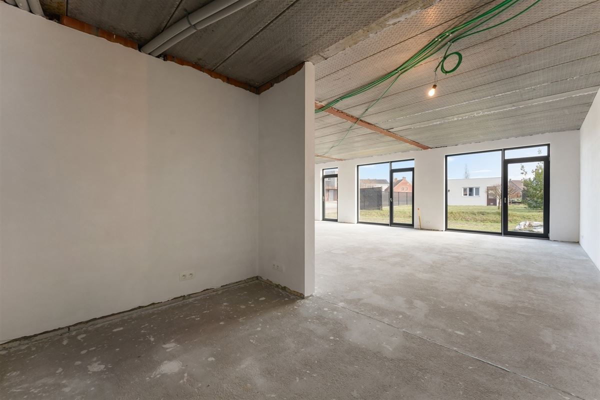 AF TE WERKEN RUIME WONING (222M²) MET 2 SLAAPKAMERS EN TUIN MET TUINKAMER OP 6A 81CA TE PAAL