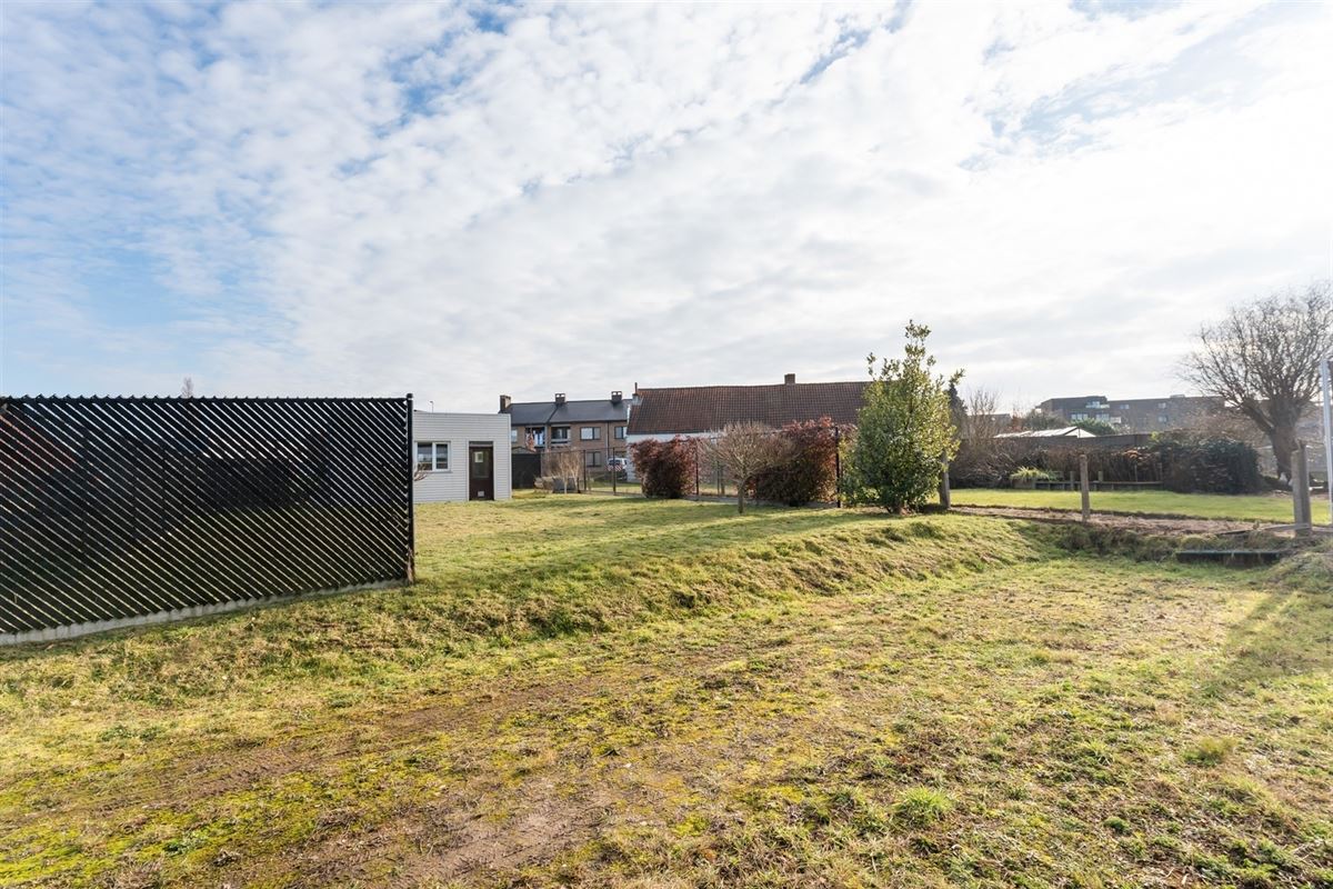 AF TE WERKEN RUIME WONING (222M²) MET 2 SLAAPKAMERS EN TUIN MET TUINKAMER OP 6A 81CA TE PAAL