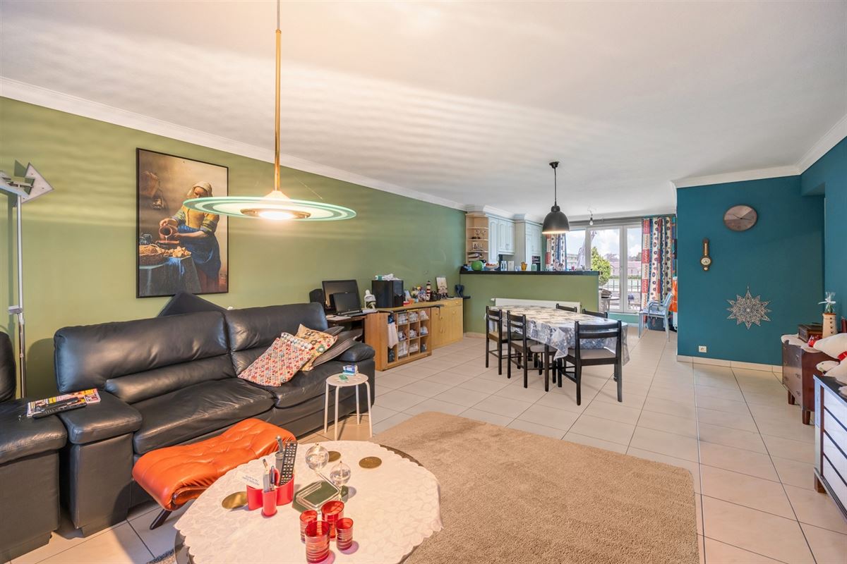 ENERGIEZUINIG APPARTEMENT MET 2 SLAAPKAMERS EN ZEER RUIM TERRAS (50M²) IN HET CENTRUM VAN OOSTHAM
