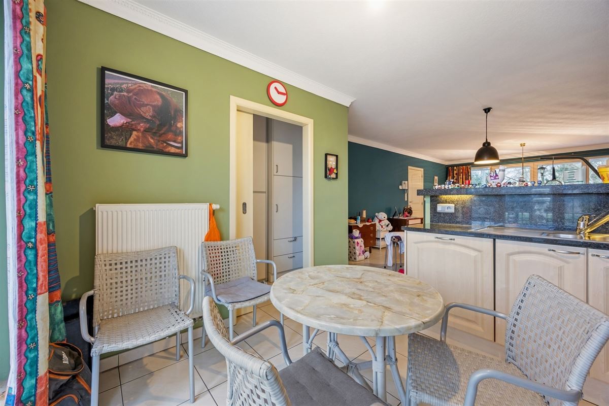 ENERGIEZUINIG APPARTEMENT MET 2 SLAAPKAMERS EN ZEER RUIM TERRAS (50M²) IN HET CENTRUM VAN OOSTHAM
