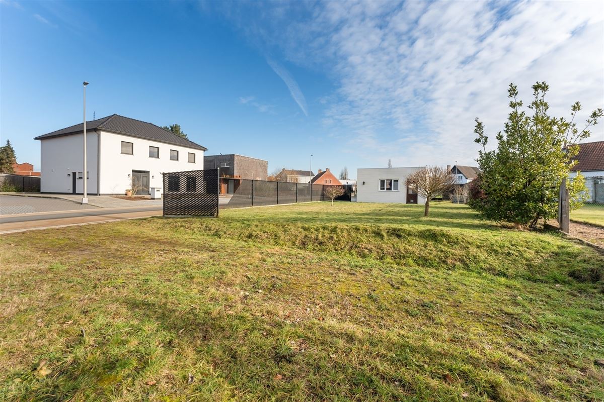 AF TE WERKEN RUIME WONING (222M²) MET 2 SLAAPKAMERS EN TUIN MET TUINKAMER OP 6A 81CA TE PAAL