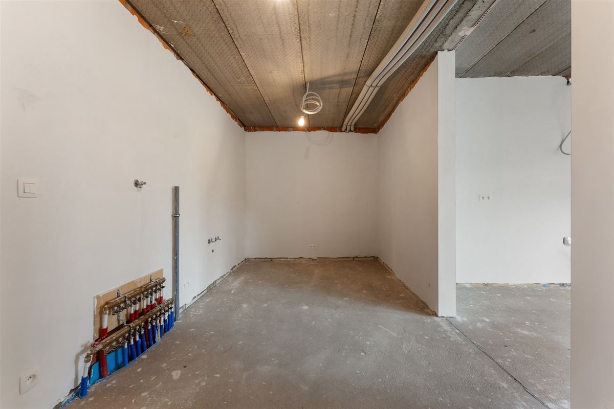 AF TE WERKEN RUIME WONING (222M²) MET 2 SLAAPKAMERS EN TUIN MET TUINKAMER OP 6A 81CA TE PAAL