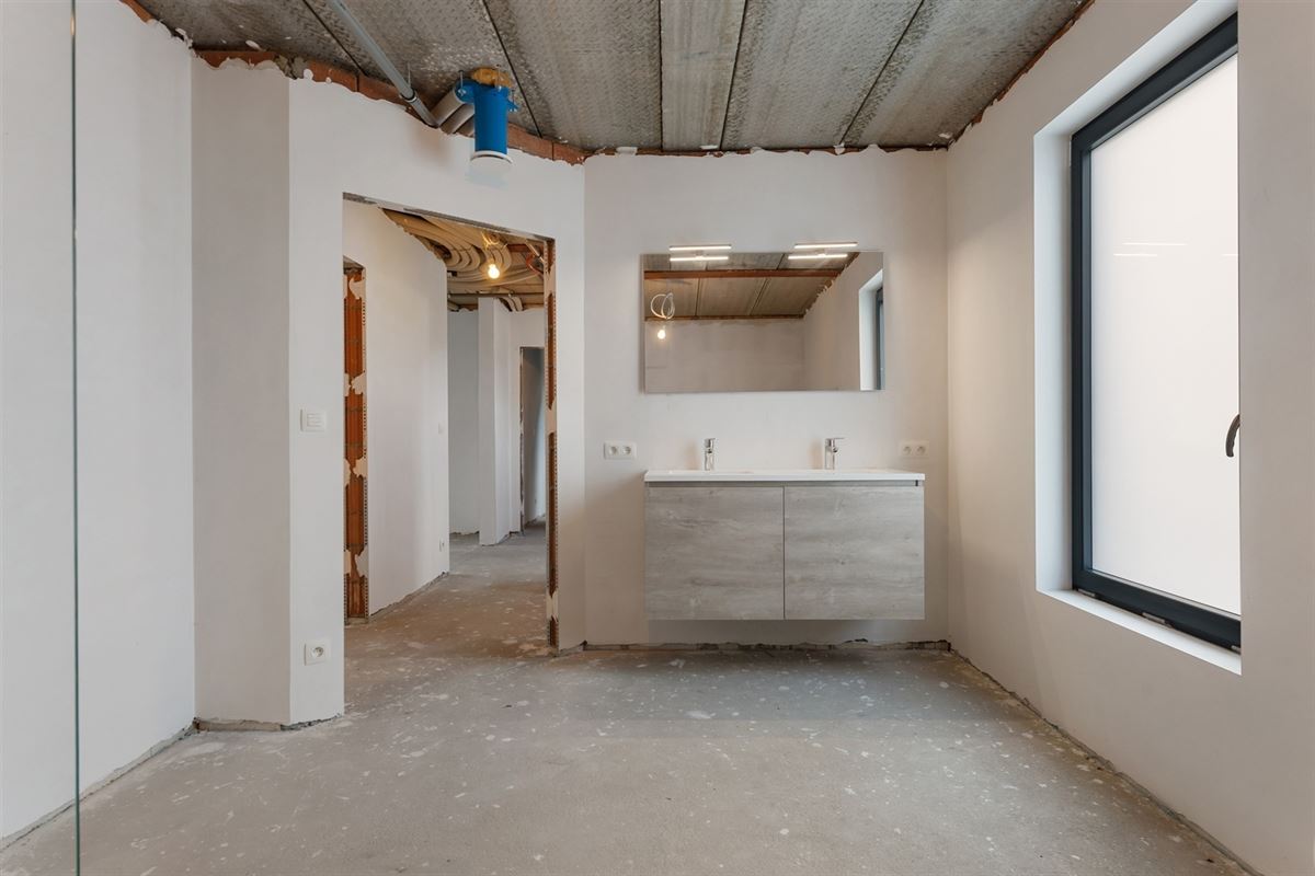 AF TE WERKEN RUIME WONING (222M²) MET 2 SLAAPKAMERS EN TUIN MET TUINKAMER OP 6A 81CA TE PAAL