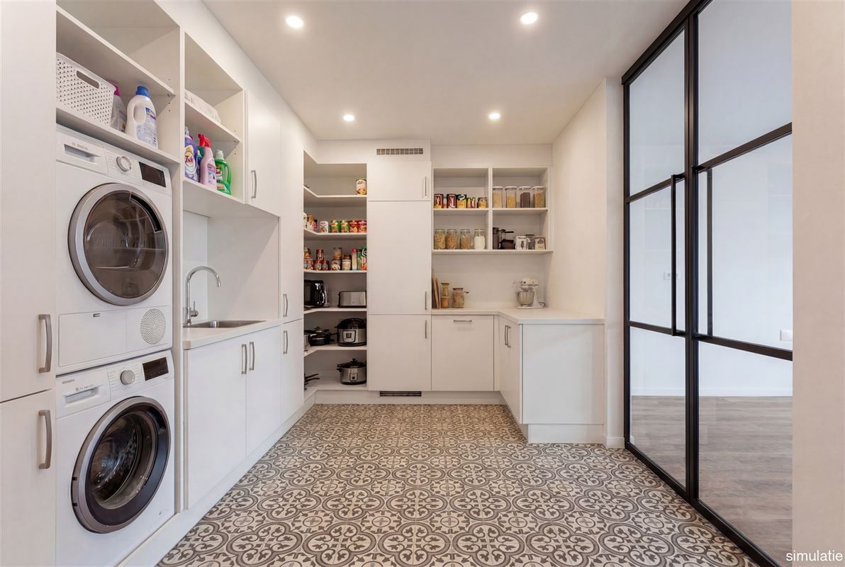 AF TE WERKEN RUIME WONING (222M²) MET 2 SLAAPKAMERS EN TUIN MET TUINKAMER OP 6A 81CA TE PAAL
