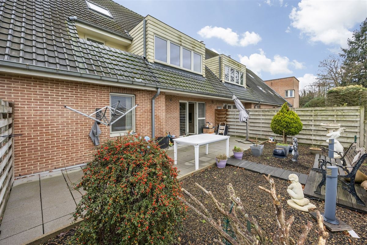 ENERGIEZUINIG APPARTEMENT MET 2 SLAAPKAMERS EN ZEER RUIM TERRAS (50M²) IN HET CENTRUM VAN OOSTHAM