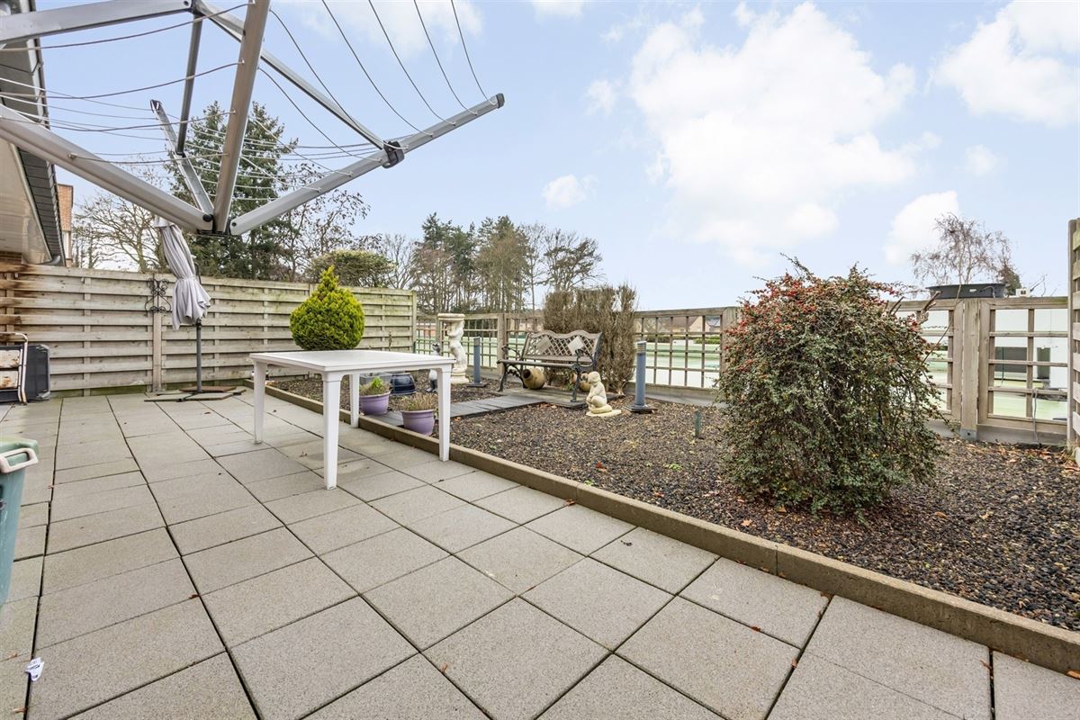 ENERGIEZUINIG APPARTEMENT MET 2 SLAAPKAMERS EN ZEER RUIM TERRAS (50M²) IN HET CENTRUM VAN OOSTHAM