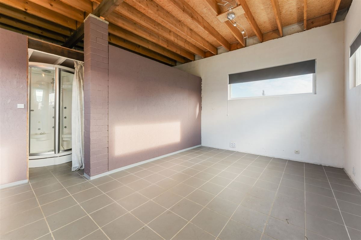 AF TE WERKEN RUIME WONING (222M²) MET 2 SLAAPKAMERS EN TUIN MET TUINKAMER OP 6A 81CA TE PAAL