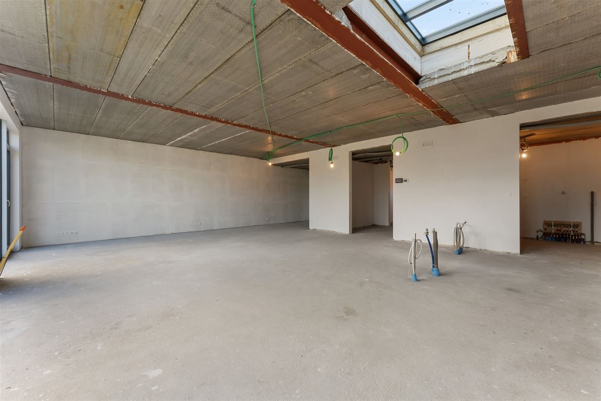 AF TE WERKEN RUIME WONING (222M²) MET 2 SLAAPKAMERS EN TUIN MET TUINKAMER OP 6A 81CA TE PAAL