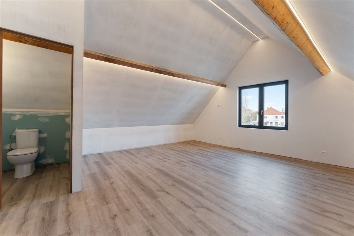 AF TE WERKEN RUIME WONING (222M²) MET 2 SLAAPKAMERS EN TUIN MET TUINKAMER OP 6A 81CA TE PAAL