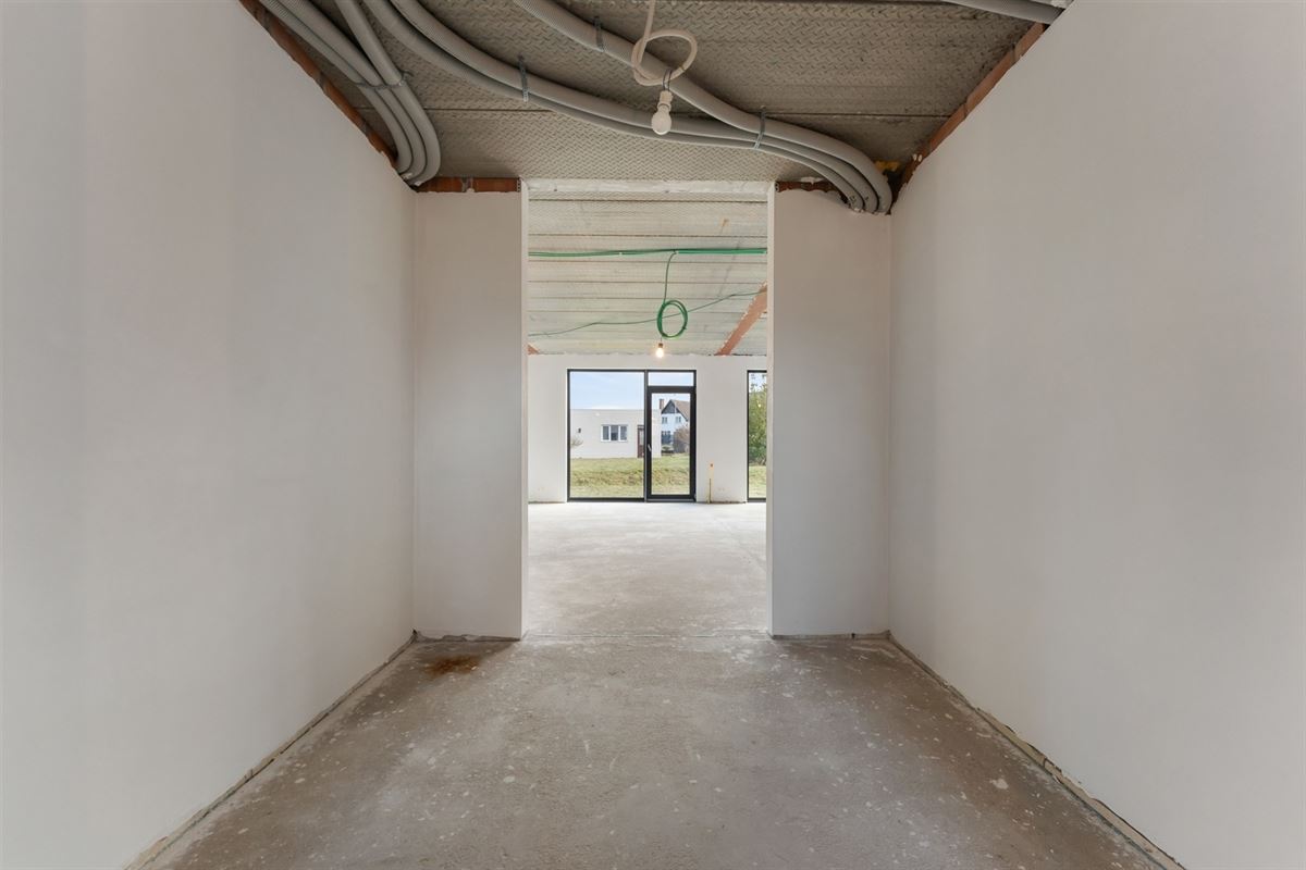 AF TE WERKEN RUIME WONING (222M²) MET 2 SLAAPKAMERS EN TUIN MET TUINKAMER OP 6A 81CA TE PAAL