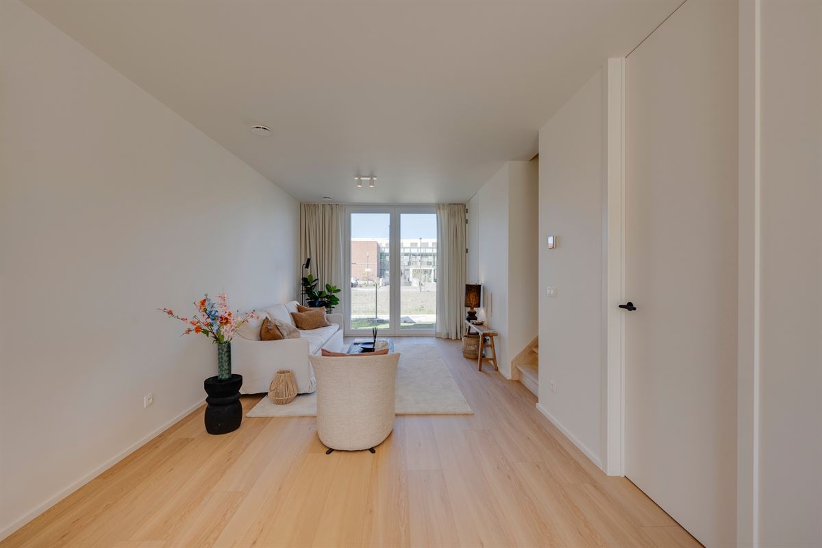 RUIMTELIJK, VOLLEDIG AFGEWERKT EN DUURZAAM WONEN OP TOPLOCATIE