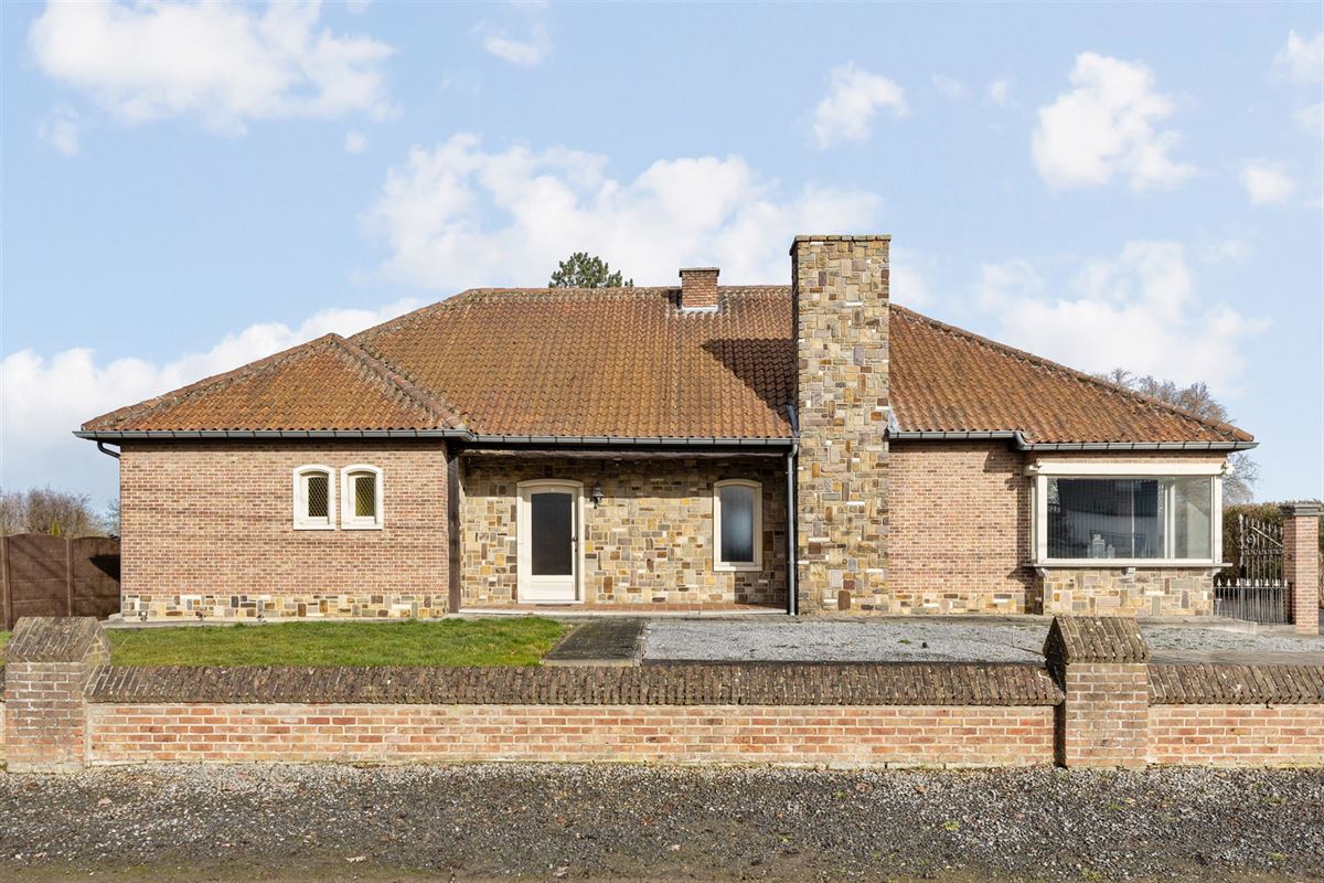 KARAKTERVOLLE GELIJKVLOERSE WONING (246M²) OP EEN PERCEEL VAN 25A41CA TE HALEN