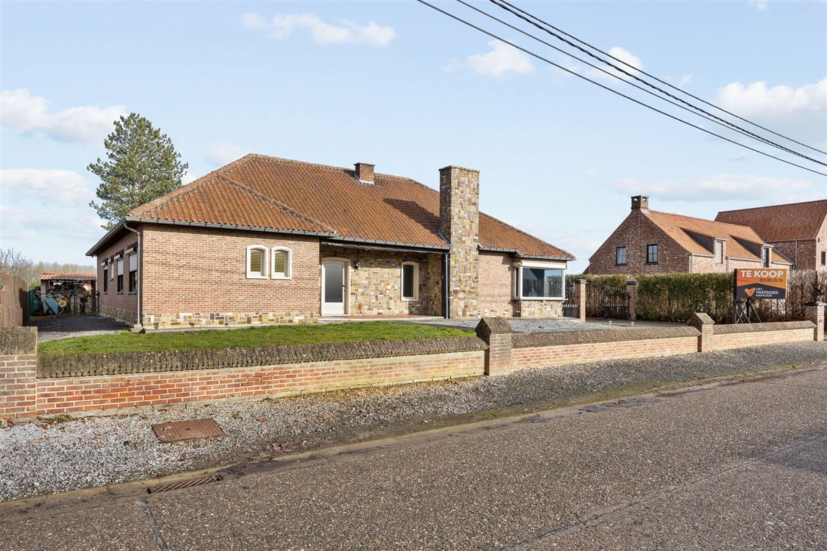 KARAKTERVOLLE GELIJKVLOERSE WONING (246M²) OP EEN PERCEEL VAN 25A41CA TE HALEN