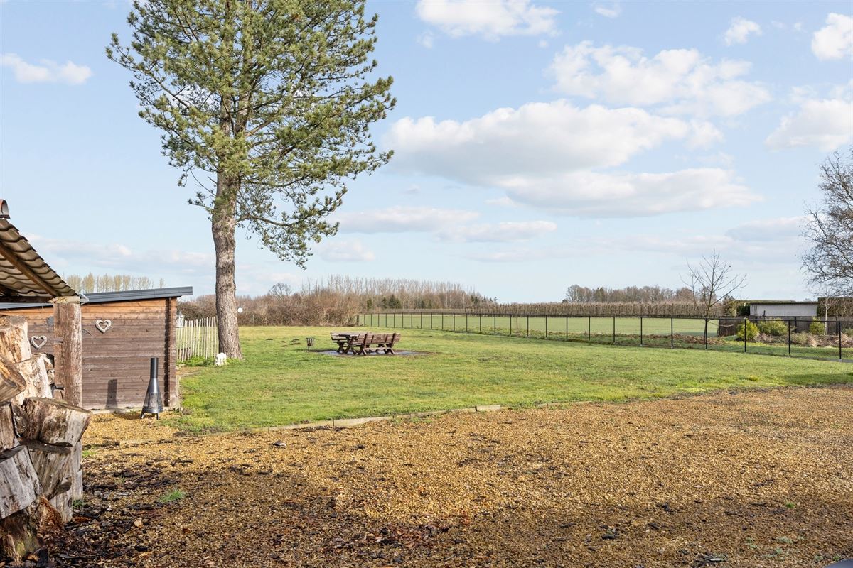 KARAKTERVOLLE GELIJKVLOERSE WONING (246M²) OP EEN PERCEEL VAN 25A41CA TE HALEN