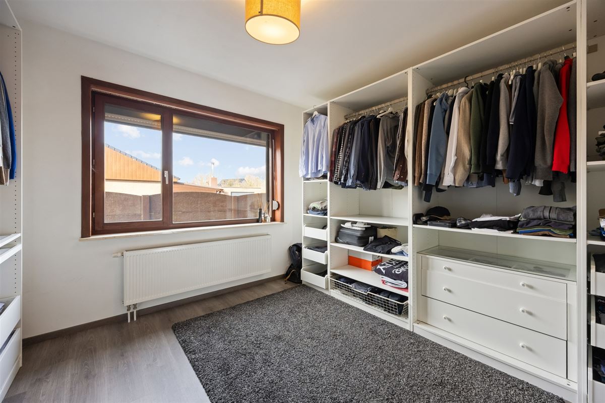KARAKTERVOLLE GELIJKVLOERSE WONING (246M²) OP EEN PERCEEL VAN 25A41CA TE HALEN