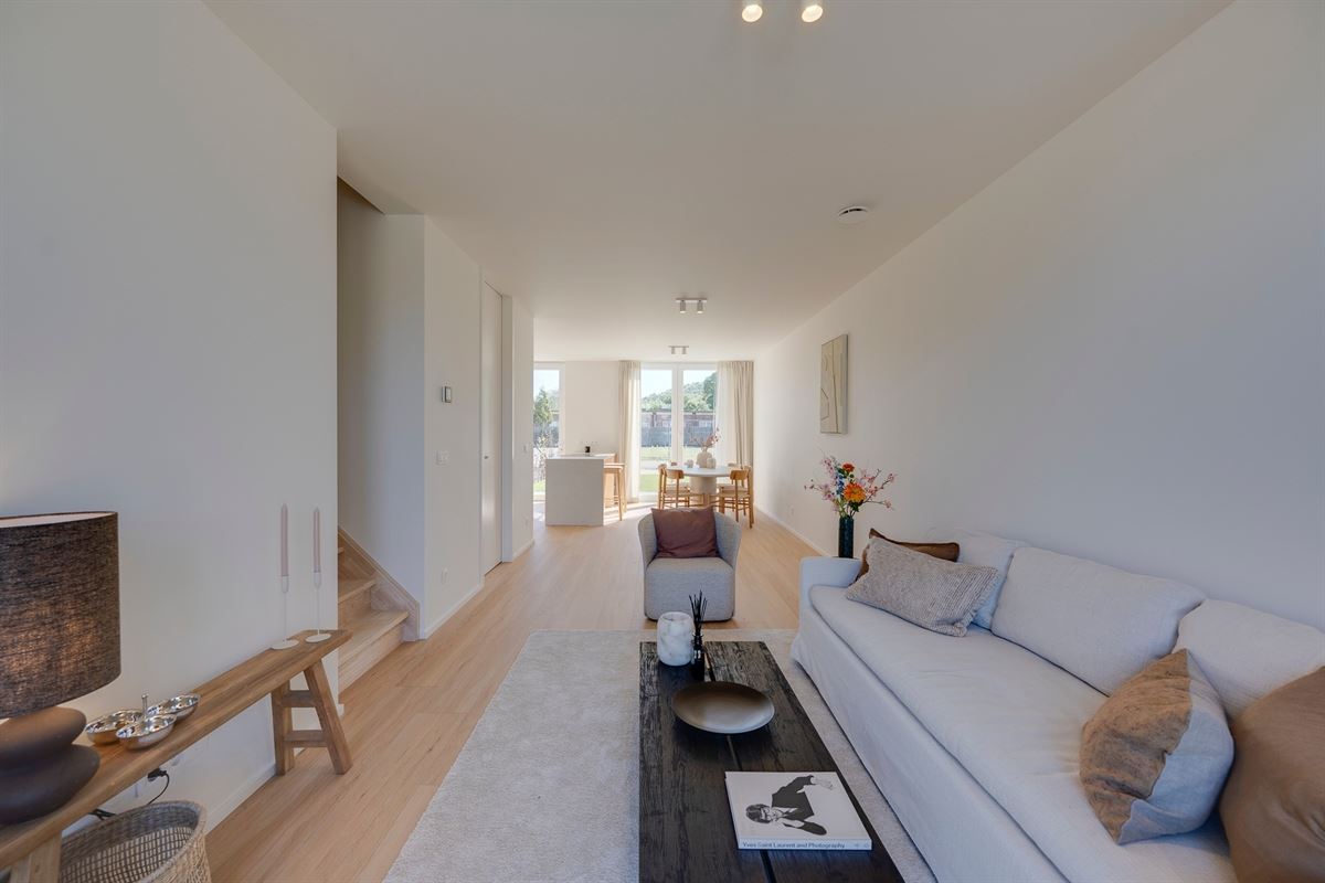 RUIMTELIJK, VOLLEDIG AFGEWERKT EN DUURZAAM WONEN OP TOPLOCATIE