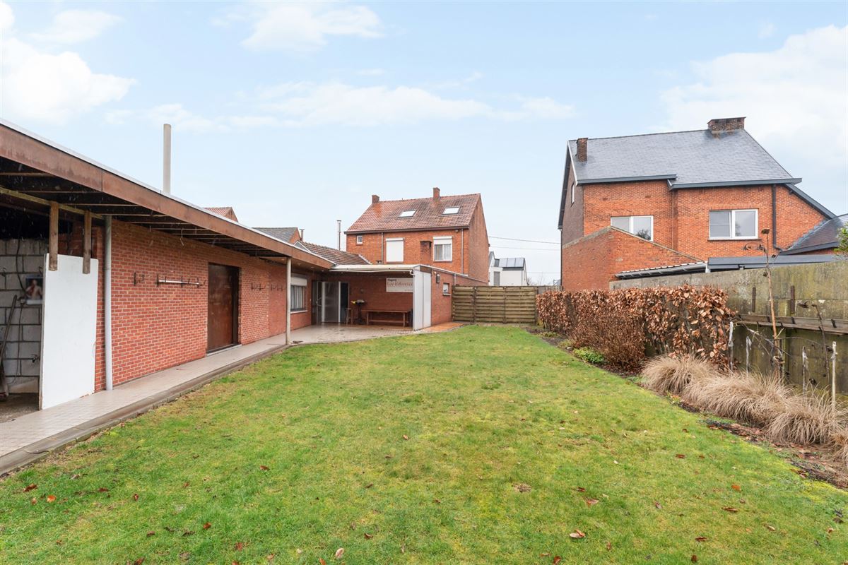 RUIME WONING MET 6 SLAAPKAMERS VLAK BIJ KOERSEL CENTRUM