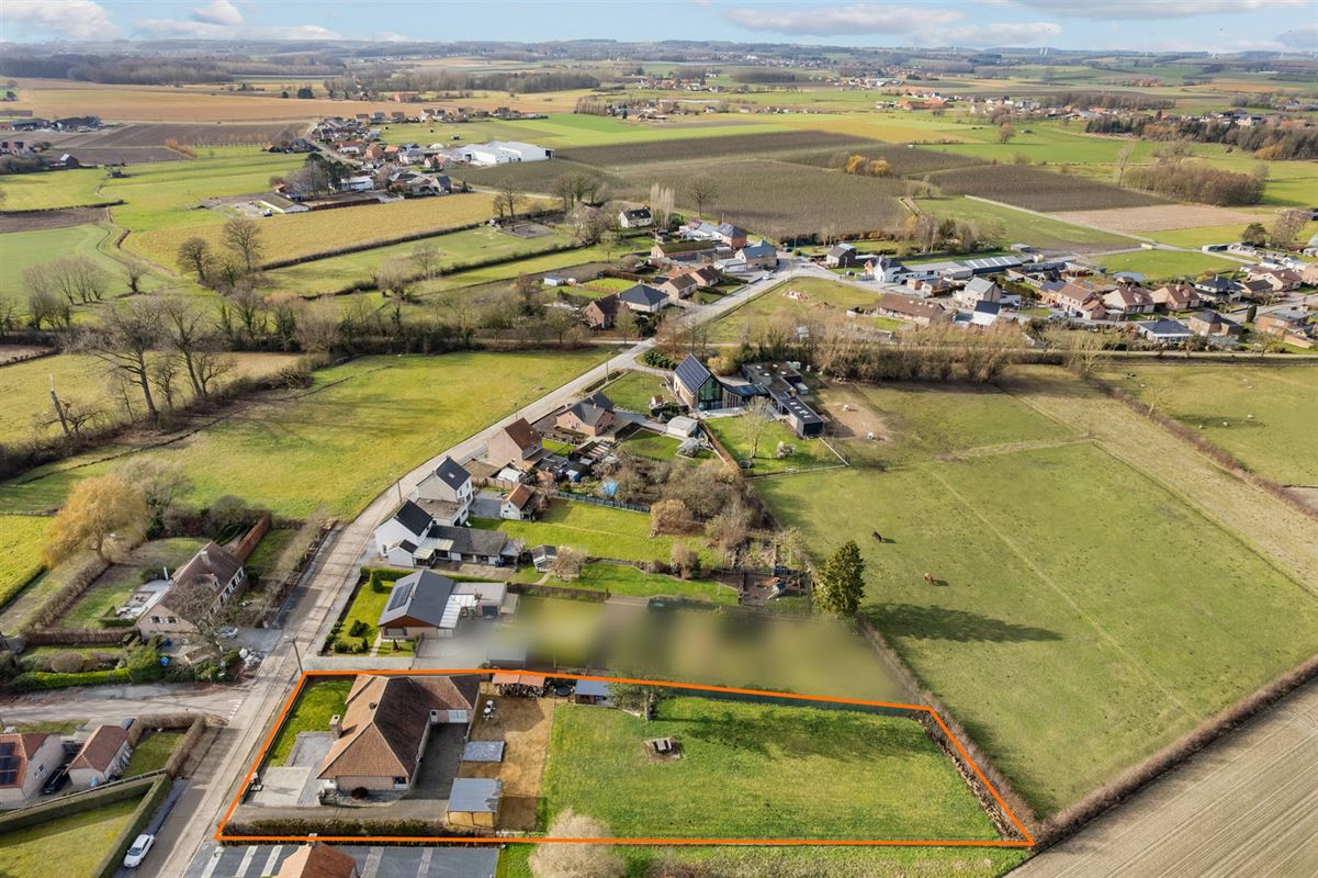 KARAKTERVOLLE GELIJKVLOERSE WONING (246M²) OP EEN PERCEEL VAN 25A41CA TE HALEN