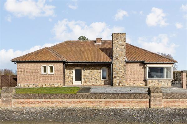 KARAKTERVOLLE GELIJKVLOERSE WONING (246M²) OP EEN PERCEEL VAN 25A41CA TE HALEN