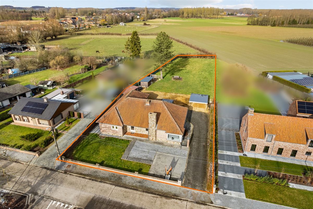 KARAKTERVOLLE GELIJKVLOERSE WONING (246M²) OP EEN PERCEEL VAN 25A41CA TE HALEN