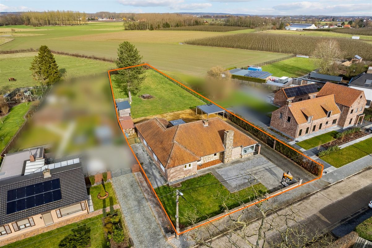 KARAKTERVOLLE GELIJKVLOERSE WONING (246M²) OP EEN PERCEEL VAN 25A41CA TE HALEN