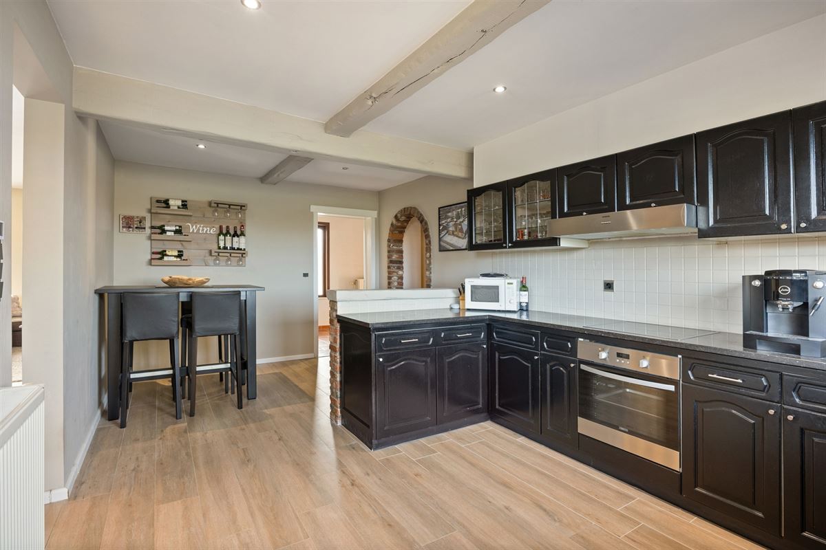 KARAKTERVOLLE GELIJKVLOERSE WONING (246M²) OP EEN PERCEEL VAN 25A41CA TE HALEN